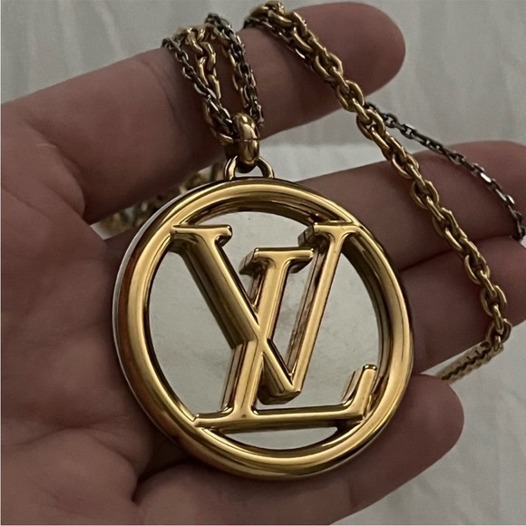 Louis Vuitton Louise Necklace - Picture 4 of 17